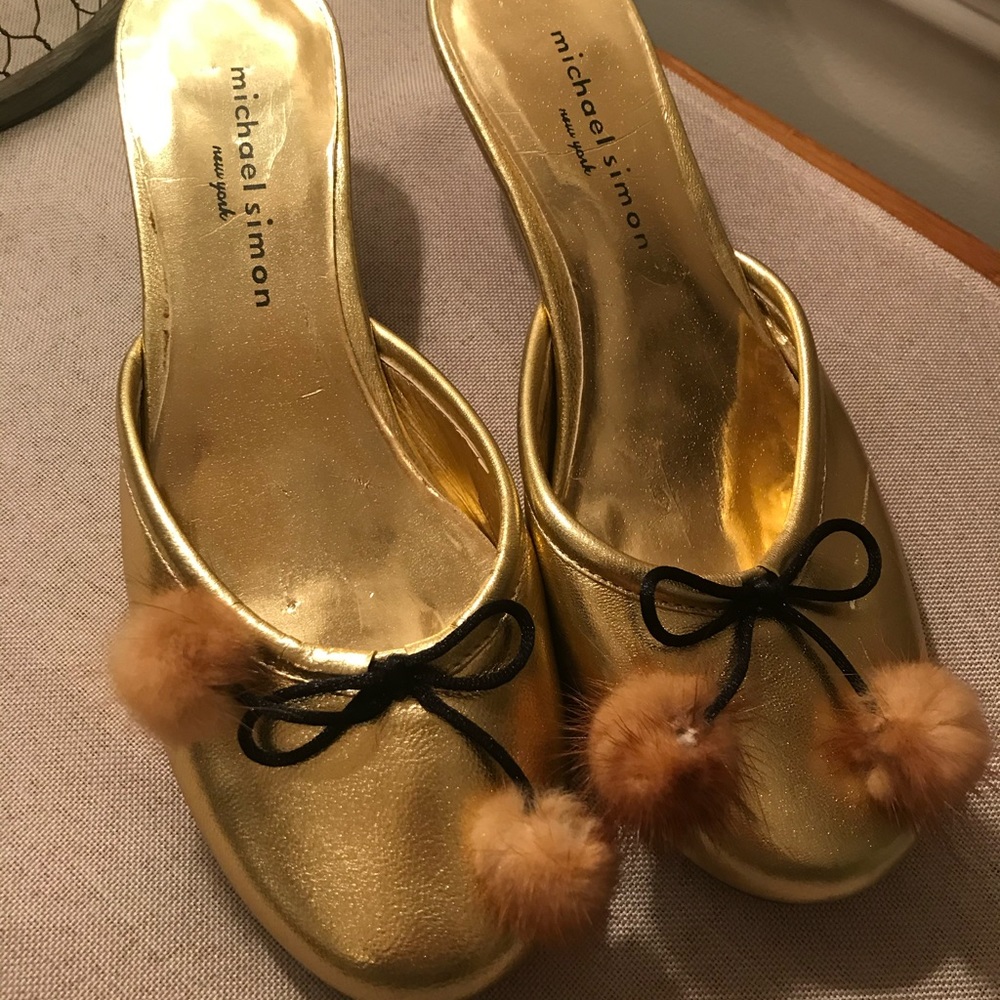 Michael Simon Elegant Gold Slip On Heels with Fur Ball Tassels. Size 6.5